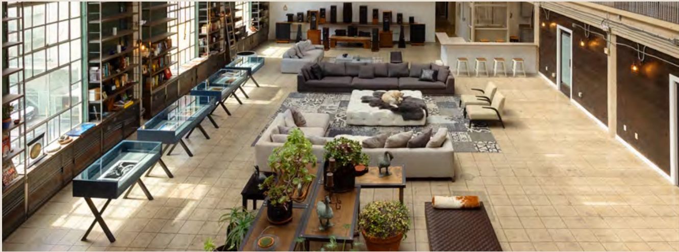 Open lounge configuration